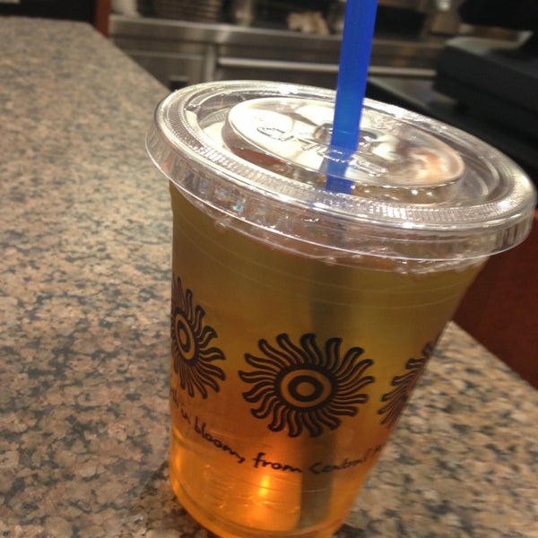 Photo taken at Peet&#39;s Coffee &amp; Tea by Lois A. on 5/31/2013