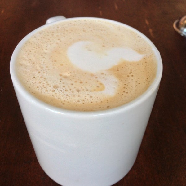 Foto tirada no(a) Coffee Cup por Wyatt T. em 3/10/2013