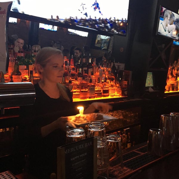 3/9/2016 tarihinde Carmen-Elizabeth G.ziyaretçi tarafından Mercury Bar West'de çekilen fotoğraf