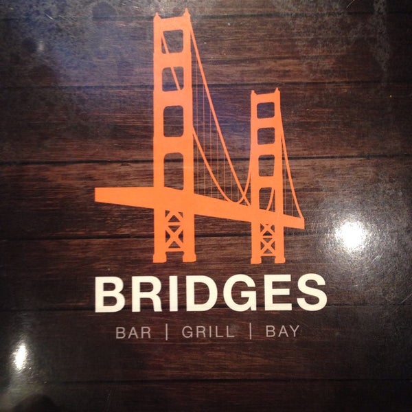 Foto scattata a Bridges - Bar | Grill | Bay da Anita il 10/24/2014