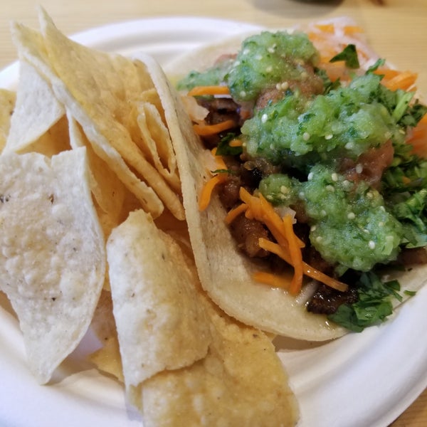 Foto diambil di Me Gusta Tacos oleh Wayne S. pada 9/26/2018