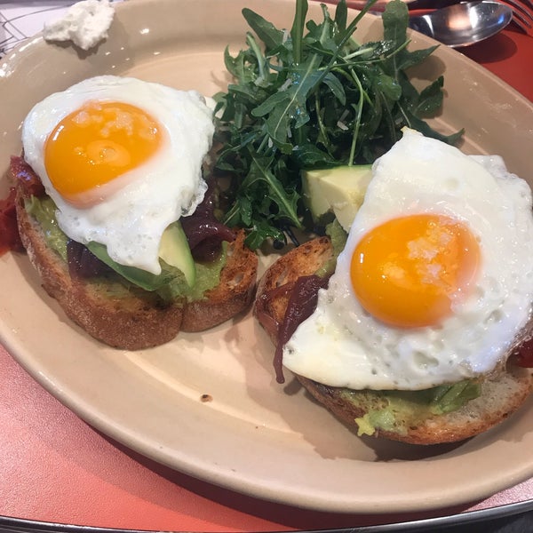 Photo taken at Snooze, an A.M. Eatery by Krizia B. on 3/29/2019