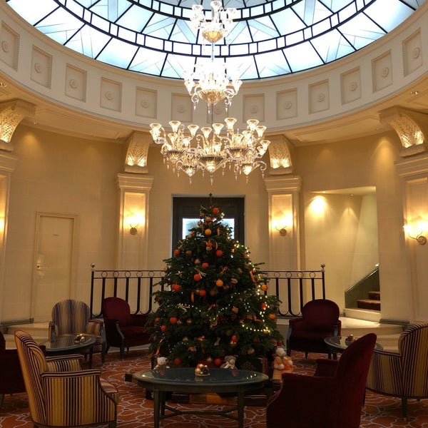 Photo taken at Hôtel Château Frontenac by Abdullah on 12/24/2018