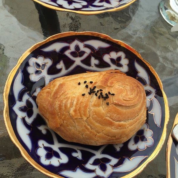 Foto tirada no(a) Restaurant &quot;Samarkand&quot; por Sam K. em 7/23/2015