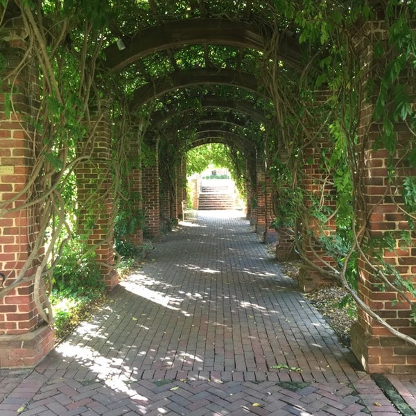 Photo taken at Williamsburg Inn, an official Colonial Williamsburg Hotel by Rorrie S. on 10/4/2014