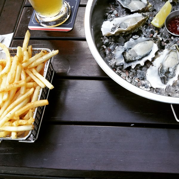 Снимок сделан в The Pelican Seafood Bar + Grill пользователем brentano 10/11/2015