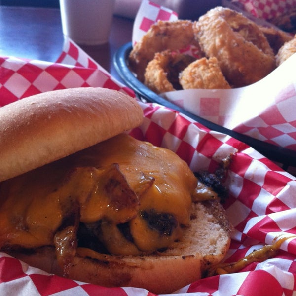 8/7/2013 tarihinde Jay F.ziyaretçi tarafından Chop House Burgers'de çekilen fotoğraf