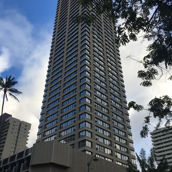 รูปภาพถ่ายที่ Holiday Inn Express Honolulu-Waikiki โดย Jay F. เมื่อ 12/22/2017