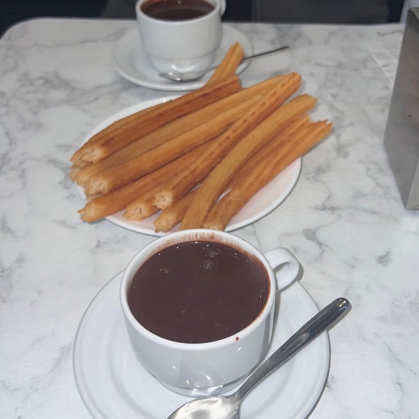 Foto tomada en Chocolatería San Ginés  por Azzam el 1/20/2024