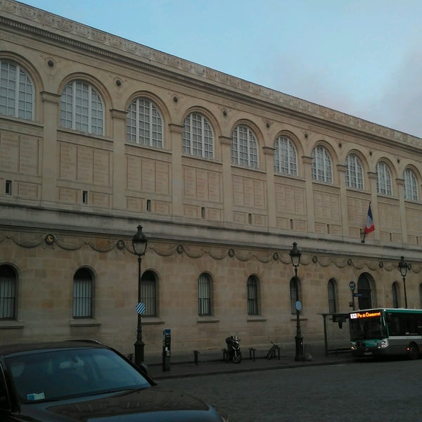 Foto tirada no(a) Bibliothèque Sainte-Geneviève por Ihssane . em 12/26/2016