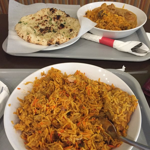 Снимок сделан в Bombay&#39;s Indian Restaurant пользователем Parthiban S. 8/16/2018