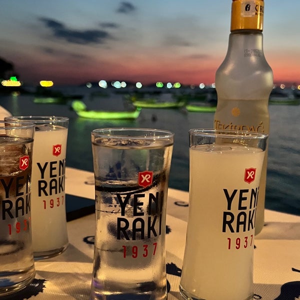Das Foto wurde bei Tuzla Yat Kulübü Restaurant von Cnsu Dğdu am 7/25/2022 aufgenommen