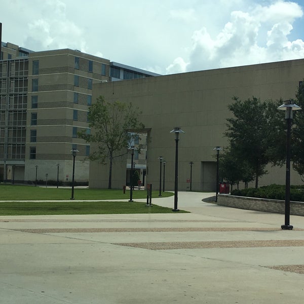 Foto scattata a Università di Houston da Brian T. il 7/22/2017