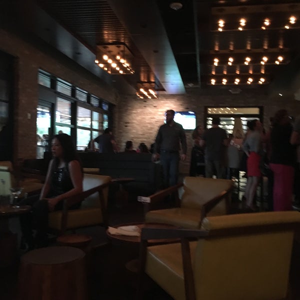 รูปภาพถ่ายที่ Upstairs Bar &amp; Lounge โดย Brian T. เมื่อ 7/22/2017