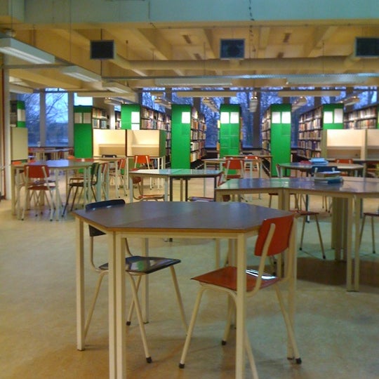 รูปภาพถ่ายที่ VUB Centrale Bibliotheek โดย Line M. เมื่อ 1/31/2013
