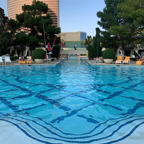 รูปภาพถ่ายที่ Wynn Las Vegas Pool โดย Nooshin S. เมื่อ 9/16/2020