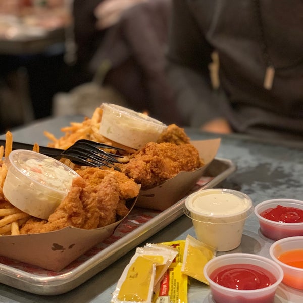Photo taken at Blue Ribbon Fried Chicken by Nooshin S. on 2/18/2020