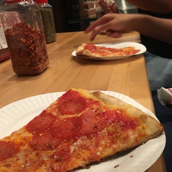 Das Foto wurde bei Joe&#39;s Pizza von Nooshin S. am 7/28/2018 aufgenommen