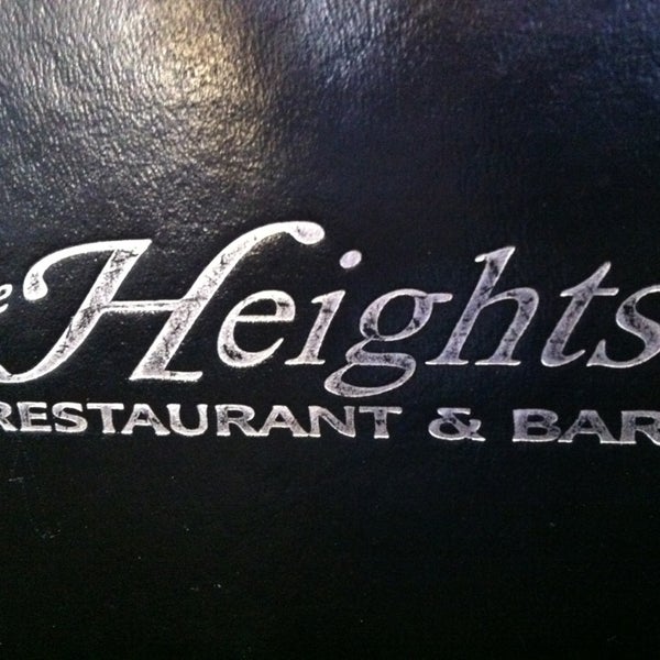 9/13/2013 tarihinde Mikaziyaretçi tarafından The Heights Restaurant &amp; Bar'de çekilen fotoğraf