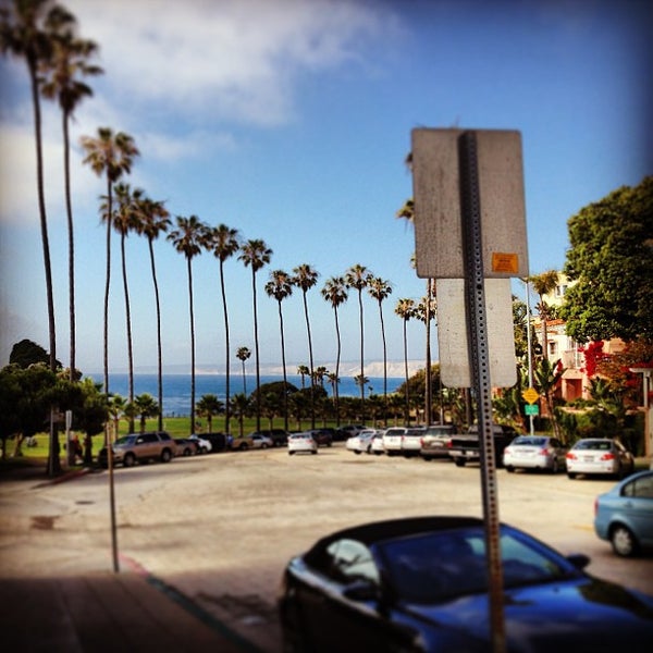 Foto diambil di La Jolla Shores Hotel oleh Adrian R. pada 5/31/2013