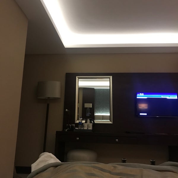 Foto diambil di Grand Aras Hotel &amp; Suites oleh Aydn _. pada 1/17/2018