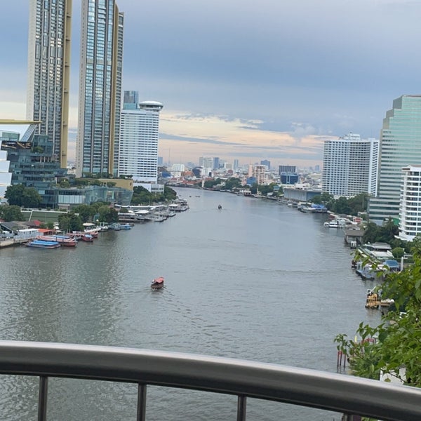 Das Foto wurde bei Shangri-La Hotel, Bangkok von AKA 🔆 am 6/30/2023 aufgenommen