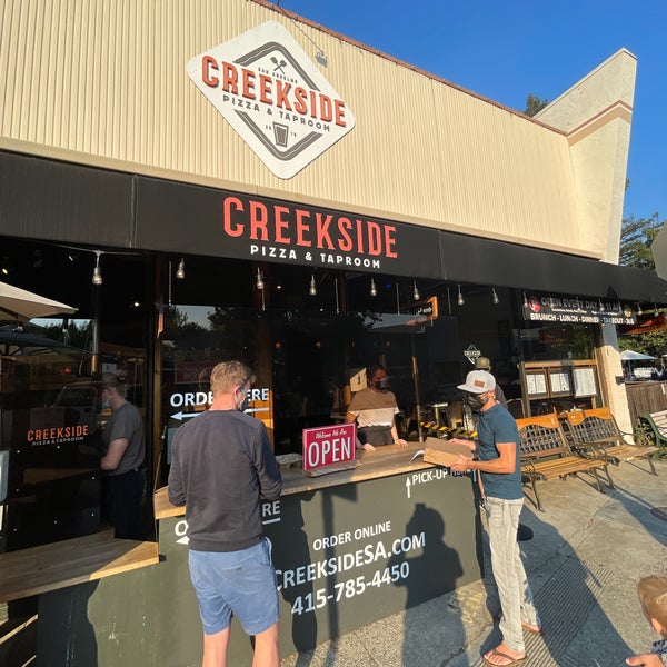 Photo taken at Creekside Pizza &amp; Taproom by Martin B. on 9/18/2021