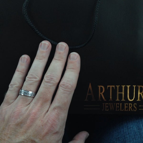 9/26/2013にKevin B.がArthur&#39;s Jewelersで撮った写真