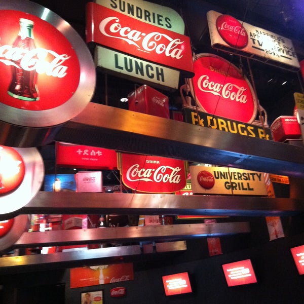 4/21/2013 tarihinde Beth M.ziyaretçi tarafından World of Coca-Cola'de çekilen fotoğraf