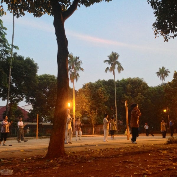 Photo taken at Taman Simanjuntak by Eshape B. on 9/9/2013