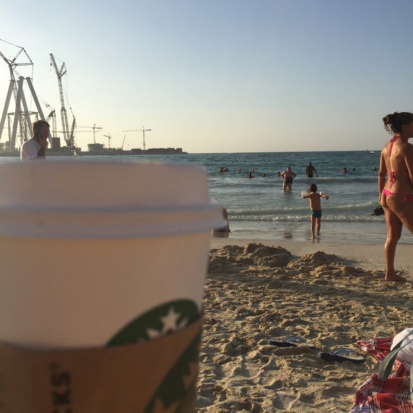 Foto tomada en Starbucks  por F :. el 10/24/2015