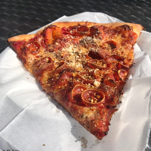 Photo taken at Tony&#39;s Coal-Fired Pizza &amp; Slice House by Barce on 10/7/2019