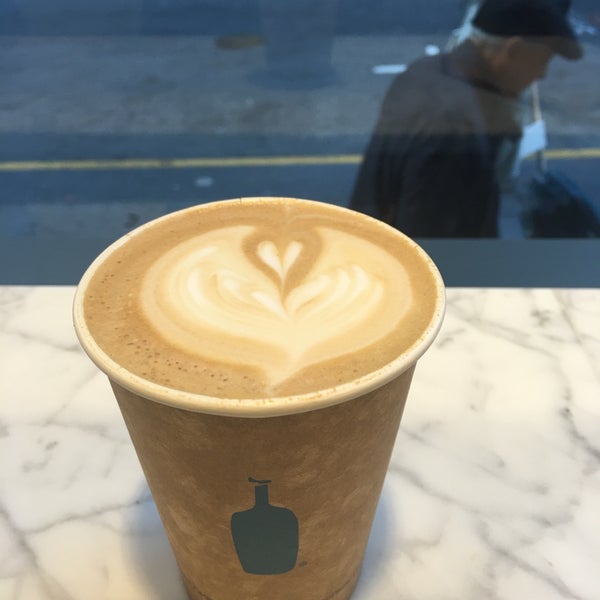 Photo taken at Blue Bottle Coffee by Barce on 11/11/2015