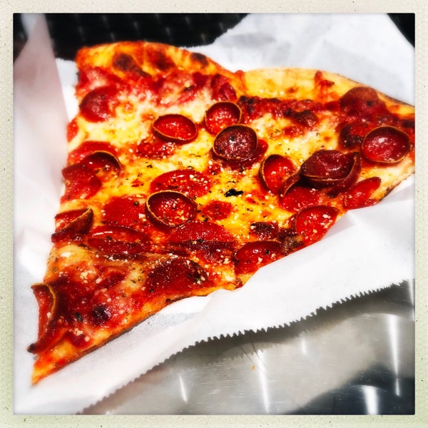 Photo taken at Tony&#39;s Coal-Fired Pizza &amp; Slice House by Barce on 5/31/2019