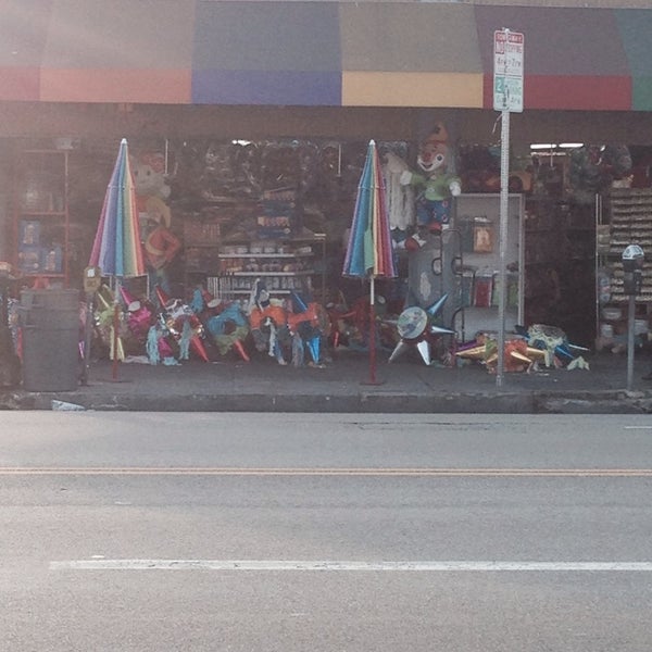 Foto scattata a Piñata District - Los Angeles da Maribélula il 4/13/2014