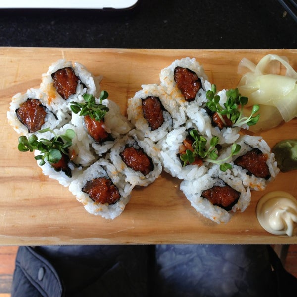 2/8/2013にNiñaがSea Monstr Sushiで撮った写真