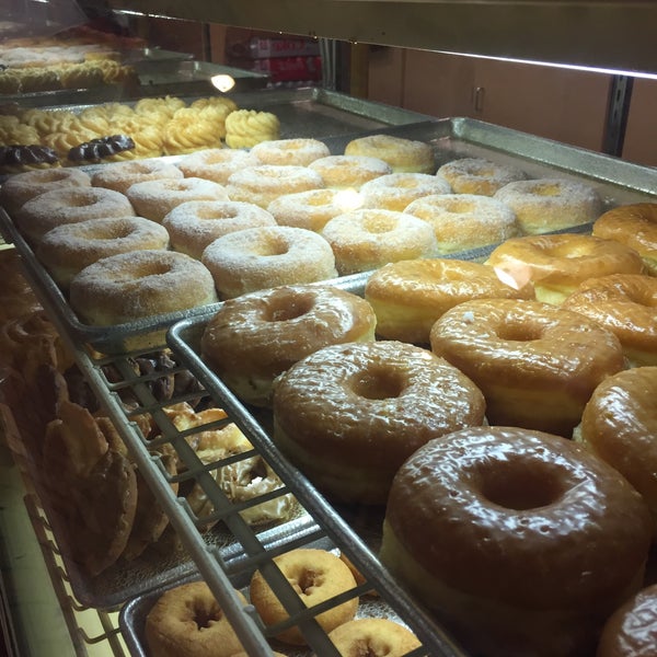 Foto scattata a Happy Donuts da Tom 🐼 d. il 12/3/2015