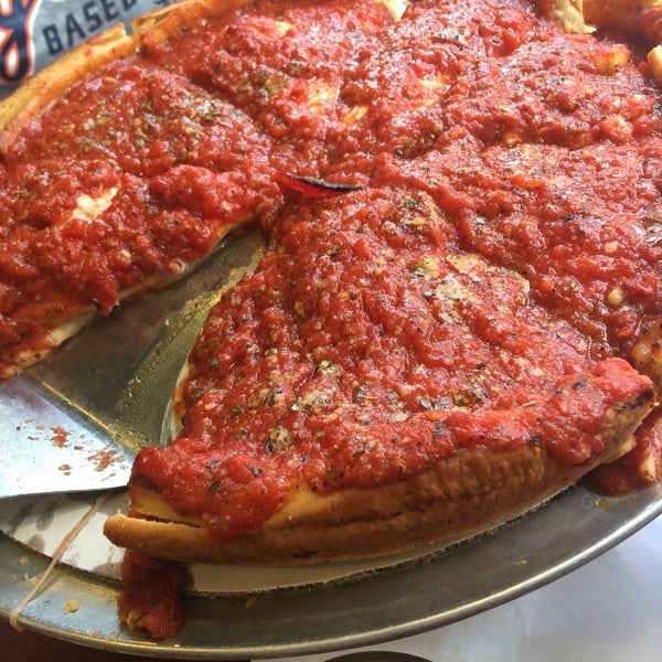 Foto scattata a PizzaPapalis of Greektown da Jenny M. il 6/20/2016