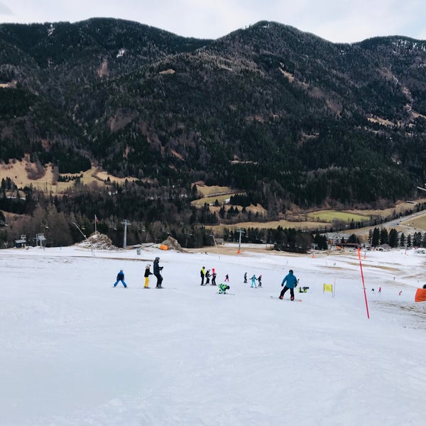 Das Foto wurde bei SkiSchool.si Kranjska Gora von Oli am 1/4/2020 aufgenommen