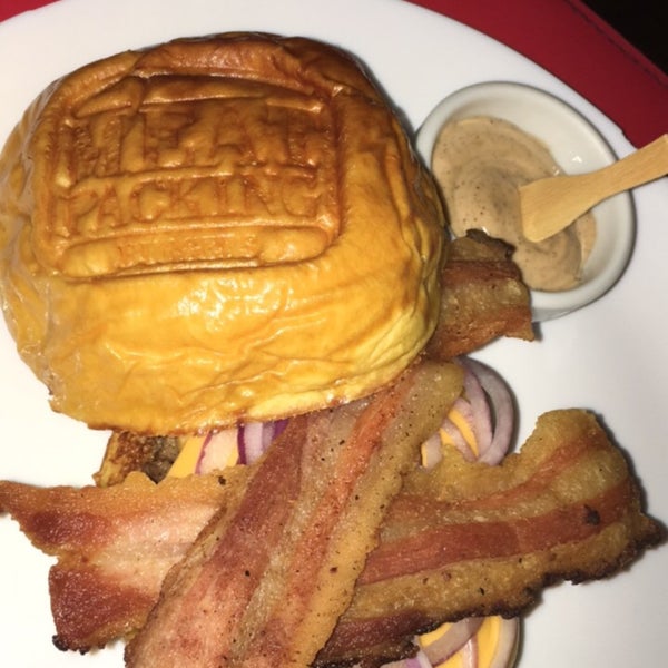 Das Foto wurde bei Meatpacking NY Prime Burgers von Paulo V. am 4/26/2017 aufgenommen