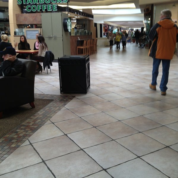 1/19/2013 tarihinde Joohee Jane K.ziyaretçi tarafından Marketplace Mall'de çekilen fotoğraf