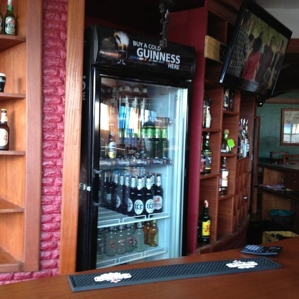 Снимок сделан в The Well Irish Pub &amp; Restaurant пользователем Ray K. 1/17/2013