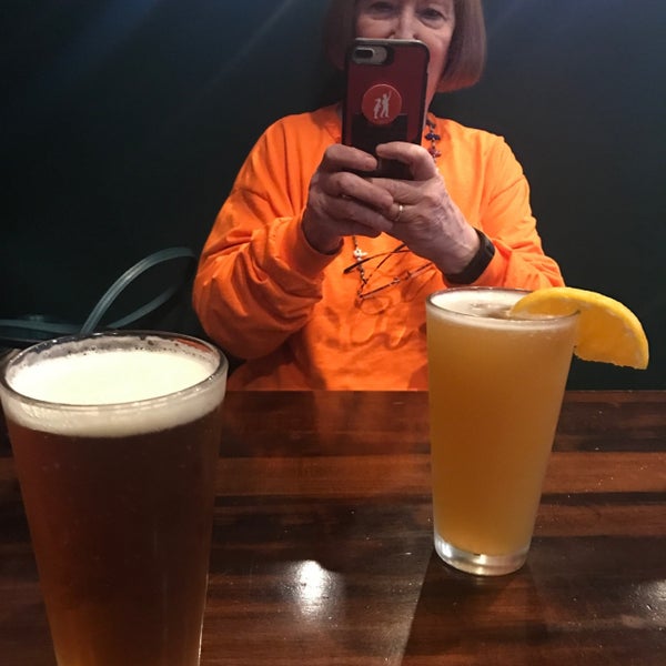 Photo taken at On Tap Sports Cafe - Riverchase Galleria by Paul on 10/30/2020