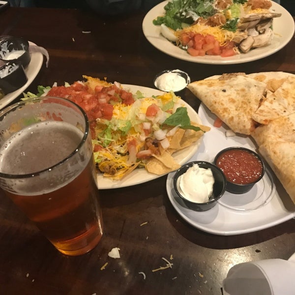 Photo taken at On Tap Sports Cafe - Riverchase Galleria by Paul on 12/13/2019