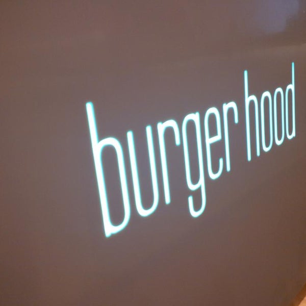 Foto tomada en Burger Hood برجر هوود  por Juma A. el 6/2/2013