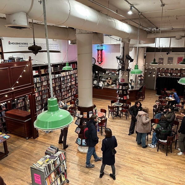 12/19/2022 tarihinde Marek H.ziyaretçi tarafından Housing Works Bookstore Cafe'de çekilen fotoğraf