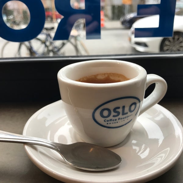 Foto tirada no(a) Oslo Coffee Roasters por Marek H. em 12/26/2016