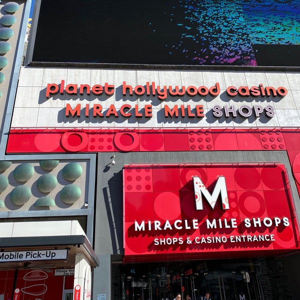 Das Foto wurde bei Miracle Mile Shops von Marek H. am 2/11/2020 aufgenommen