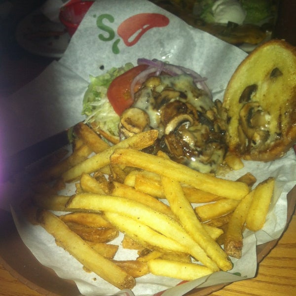 Photo taken at Chili&#39;s Grill &amp; Bar by Tanya C. on 7/5/2013