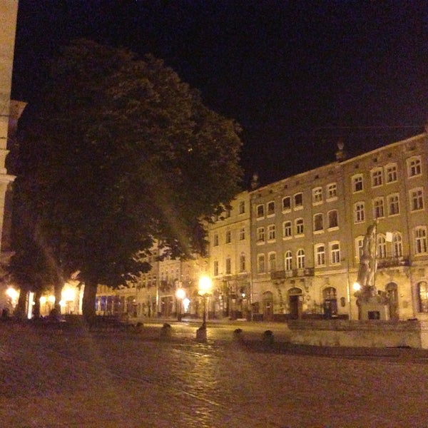 5/31/2013 tarihinde Marta K.ziyaretçi tarafından Rynok Meydanı'de çekilen fotoğraf